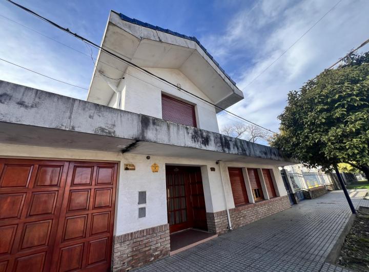 Casa · 305m² · 7 Ambientes · 3 Cocheras