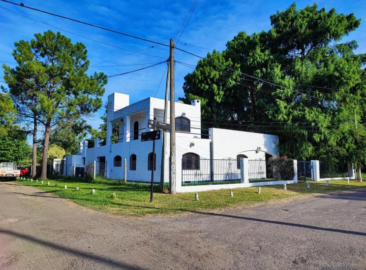 Casa · 200m² · 4 Ambientes · 1 Cochera