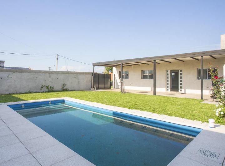 Casa · 140m² · 4 Ambientes · 2 Cocheras