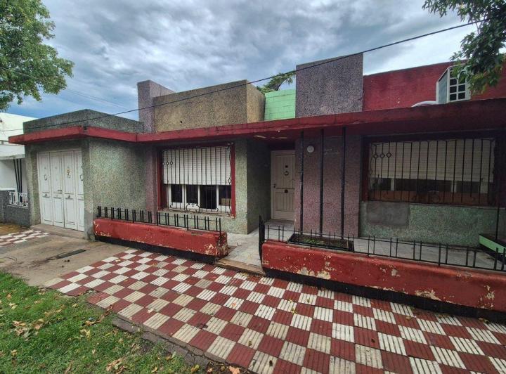 Casa · 180m² · 3 Ambientes · 1 Cochera