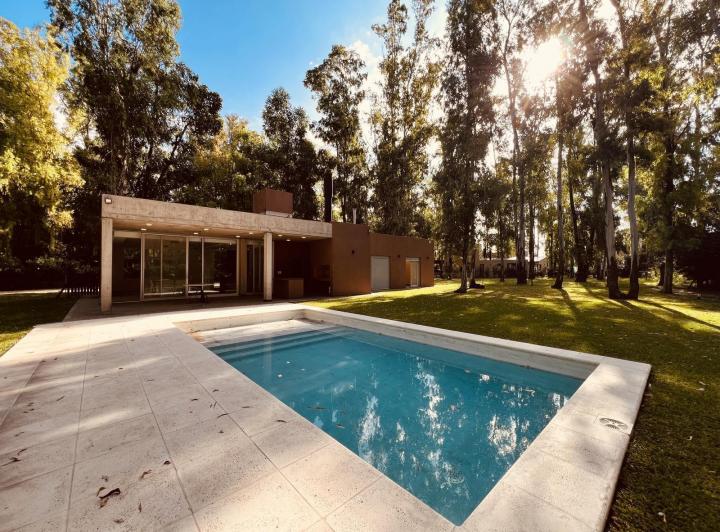 Casa · 265m² · 5 Ambientes · 2 Cocheras