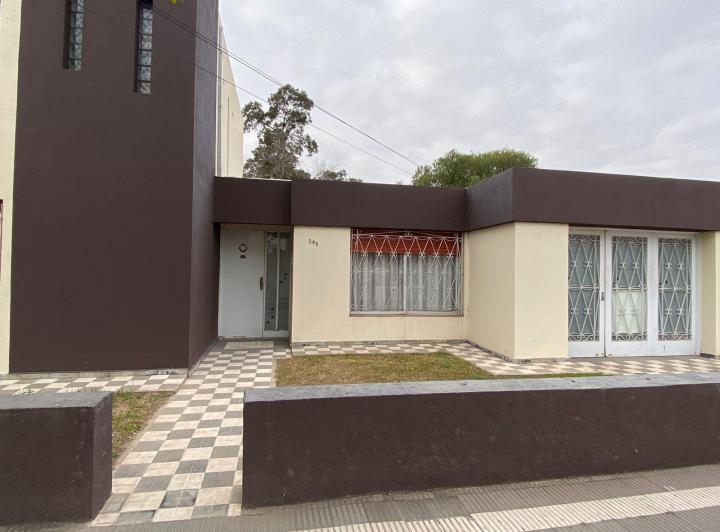Casa · 198m² · 8 Ambientes · 1 Cochera
