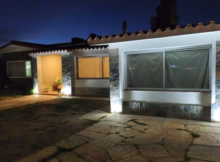 Casa · 200m² · 4 Ambientes · 2 Cocheras