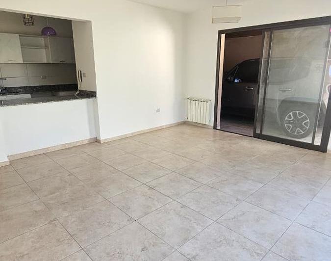 Casa · 180m² · 6 Ambientes · 2 Cocheras