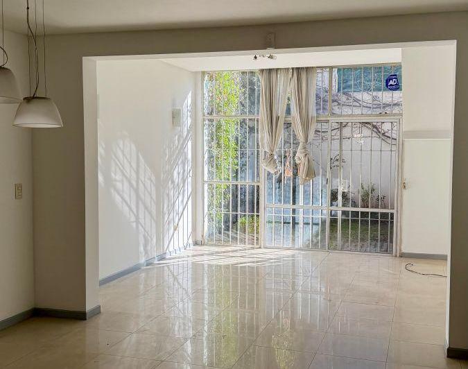 Casa · 130m² · 5 Ambientes · 1 Cochera