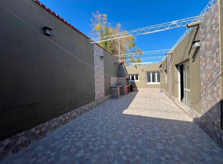 Casa · 270m² · 8 Ambientes · 1 Cochera