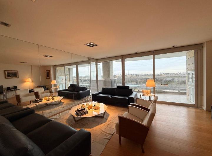 Departamento · 400m² · 5 Ambientes · 4 Cocheras