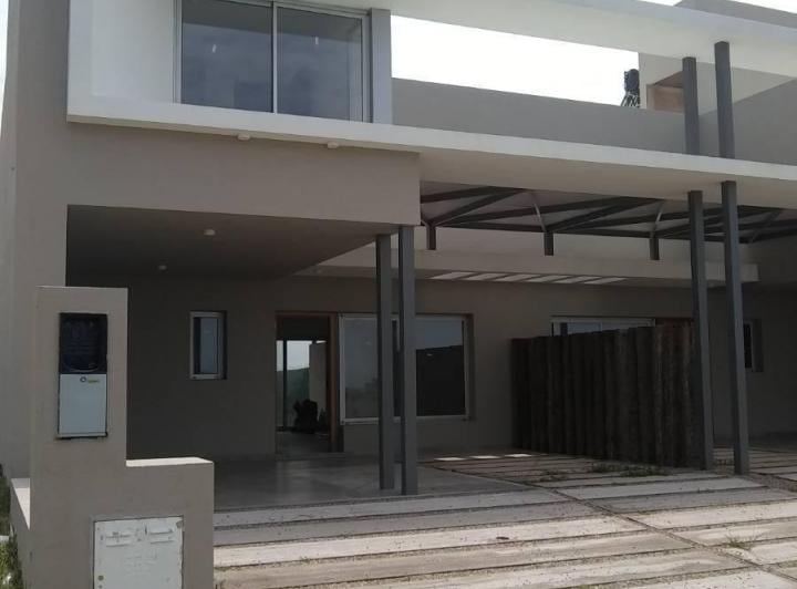 Casa · 200m² · 3 Dormitorios