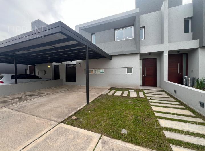 Casa · 160m² · 4 Ambientes · 1 Cochera