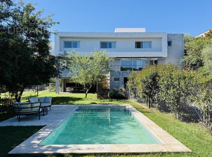 Casa · 400m² · 3 Dormitorios · 3 Cocheras
