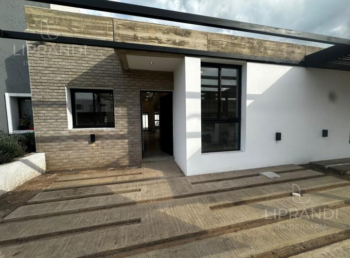 Casa · 100m² · 3 Ambientes · 1 Cochera