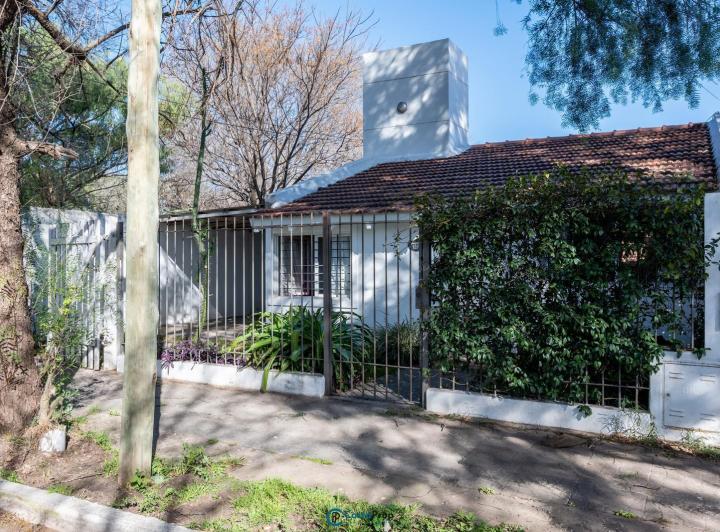 Casa · 70m² · 3 Ambientes · 2 Cocheras