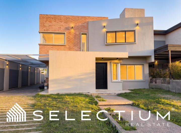 Casa · 150m² · 5 Ambientes · 3 Cocheras