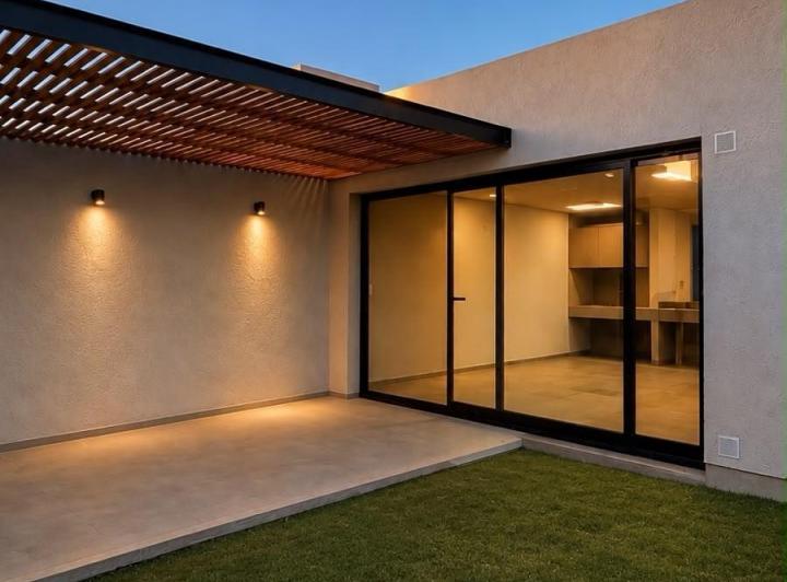 Casa · 80m² · 5 Ambientes · 2 Cocheras