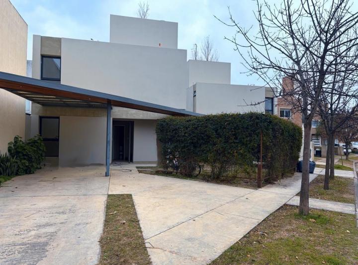 Casa · 125m² · 7 Ambientes