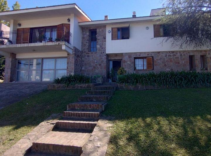 Casa · 248m² · 1 Ambiente · 1 Cochera