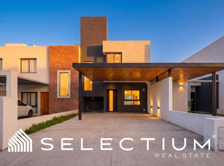 Casa · 155m² · 5 Ambientes · 2 Cocheras