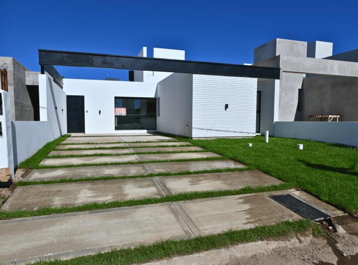Casa · 102m² · 4 Ambientes · 2 Cocheras