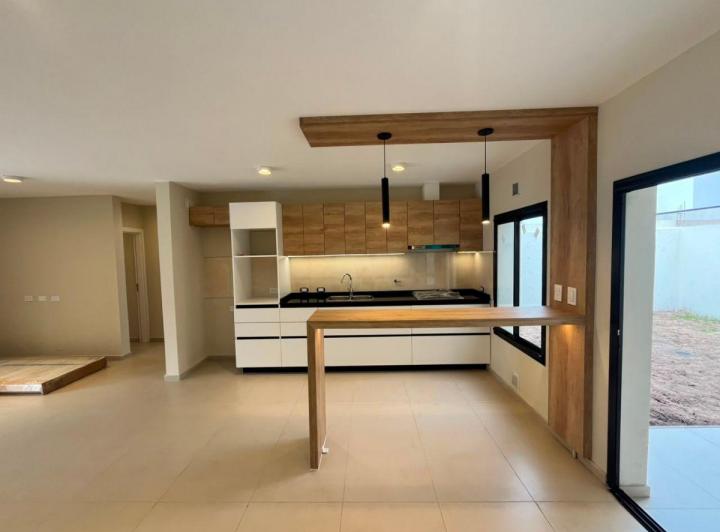 Casa · 120m² · 4 Ambientes · 1 Cochera