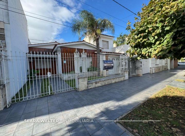 Casa · 200m² · 5 Ambientes · 2 Cocheras