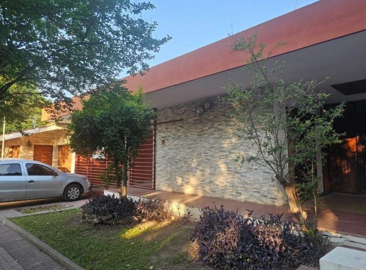 Casa · 190m² · 5 Ambientes · 2 Cocheras