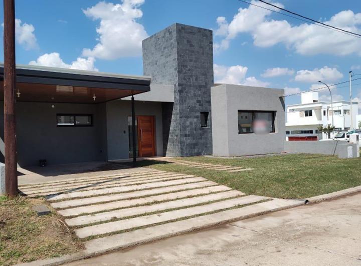 Casa · 176m² · 4 Ambientes · 2 Cocheras