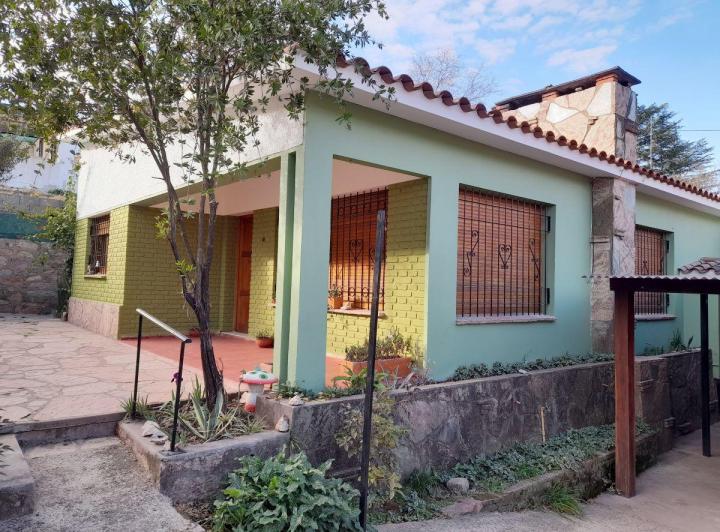 Casa · 211m² · 1 Ambiente · 2 Cocheras