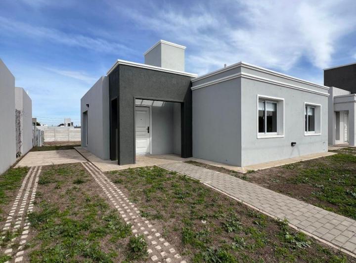 Casa · 80m² · 5 Ambientes · 1 Cochera