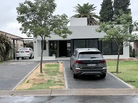 Casa en Alquiler en Pilar del Este - San Ramiro, Countries y Barrios Cerrados en Pilar