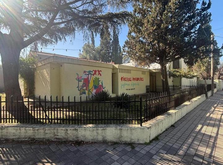 Casa · 300ha · 10 Ambientes · 2 Cocheras