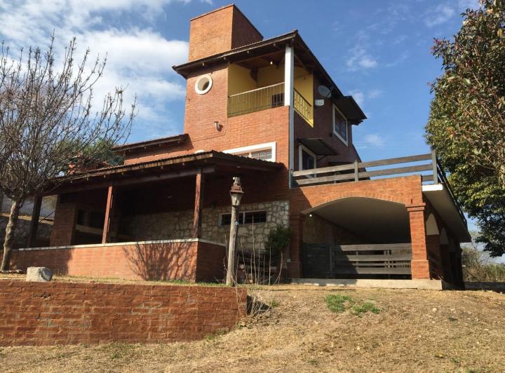 Casa · 250m² · 7 Ambientes · 2 Cocheras
