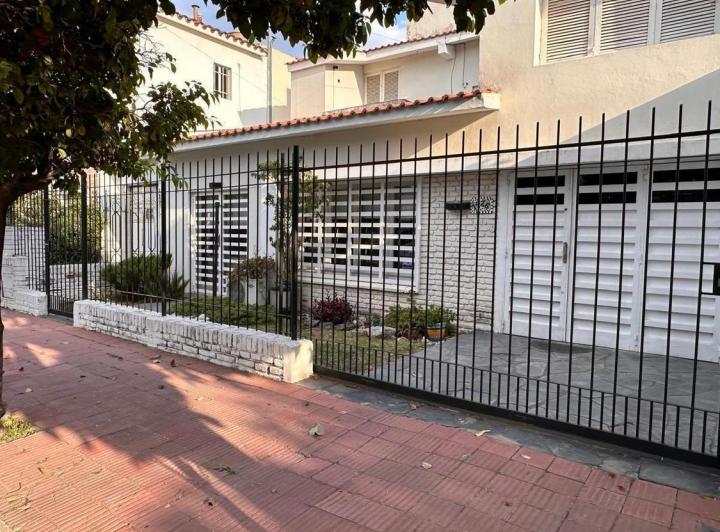 Casa · 140ha · 3 Dormitorios · 1 Cochera