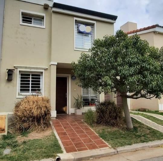 Casa · 105m² · 4 Ambientes · 1 Cochera