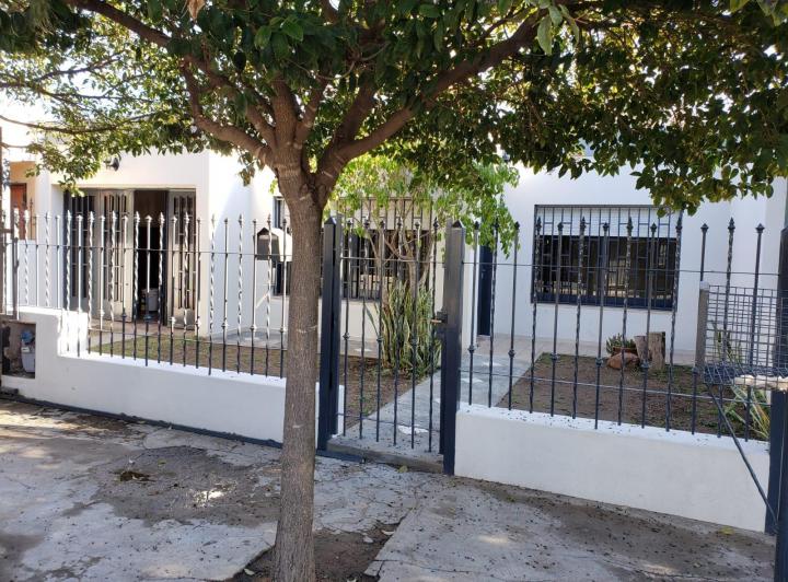 Casa · 115m² · 6 Ambientes · 2 Cocheras