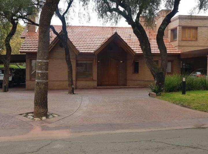 Casa · 460ha · 5 Ambientes · 1 Cochera