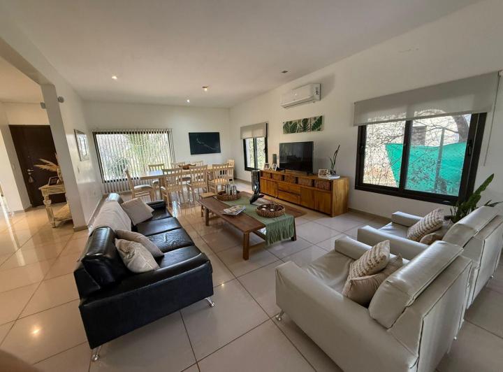 Casa · 290m² · 7 Ambientes