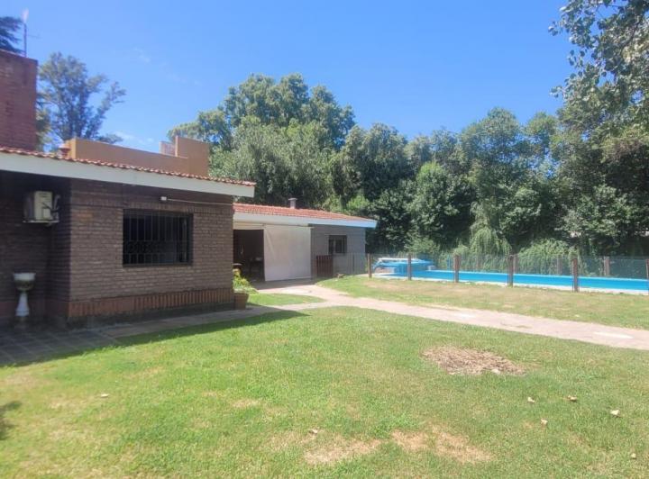 Casa · 225m² · 5 Ambientes · 3 Cocheras