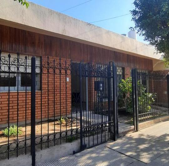 Casa · 310m² · 6 Ambientes · 2 Cocheras
