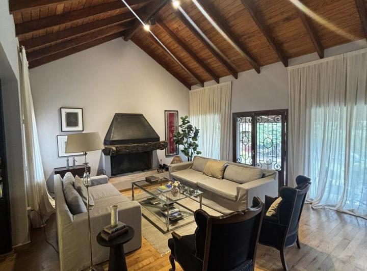 Casa · 400m² · 10 Ambientes · 3 Cocheras