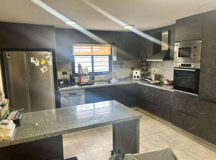 Casa · 170m² · 5 Ambientes · 2 Cocheras