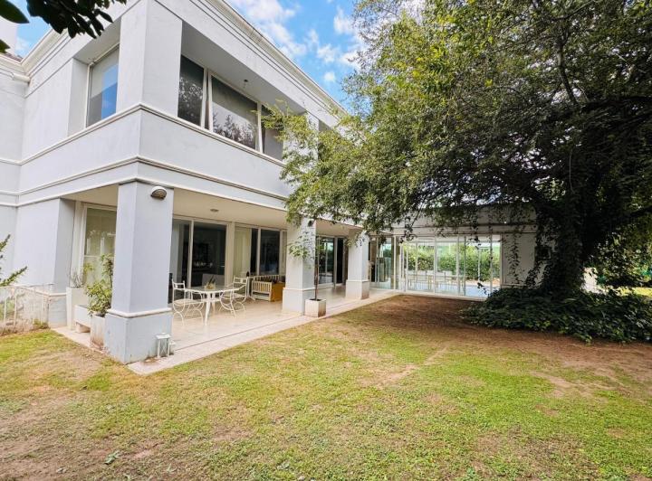 Casa · 1500m² · 15 Ambientes · 2 Cocheras
