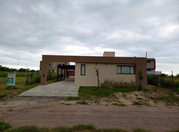 Casa · 194m² · 4 Ambientes · 2 Cocheras
