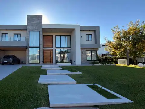 Casa en Venta en Terralagos, Canning