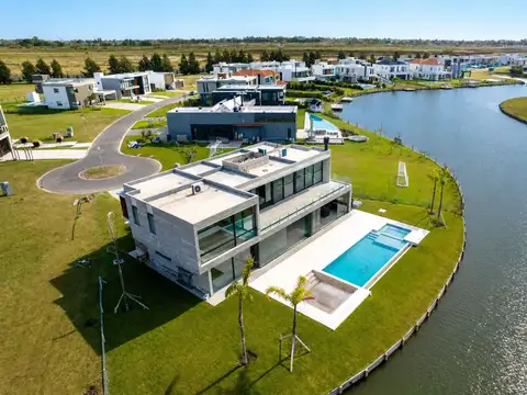 Casa en Venta en Terralagos, Canning