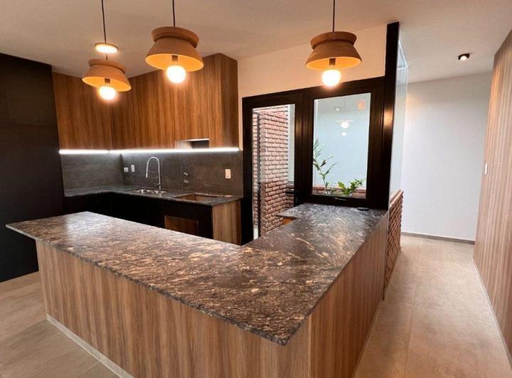 Casa · 200m² · 4 Ambientes · 2 Cocheras