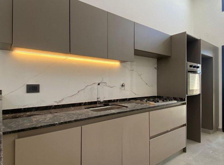 Casa · 80m² · 4 Ambientes · 2 Cocheras