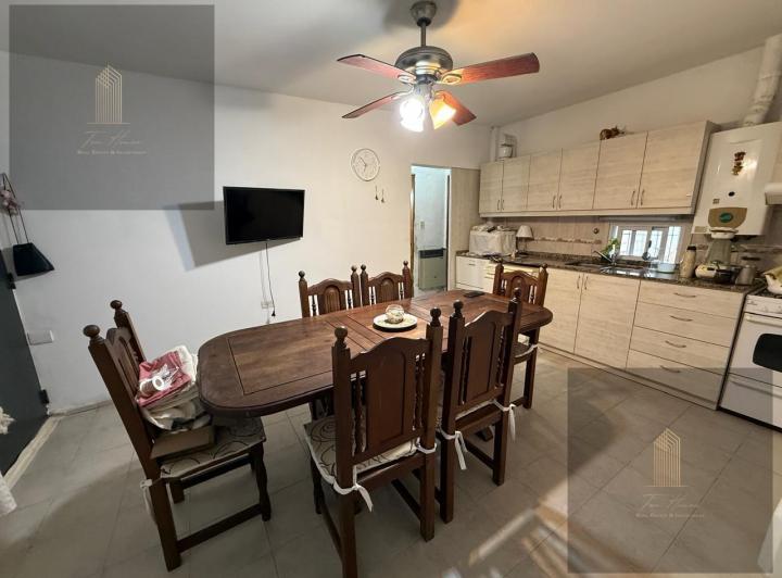 Casa · 80m² · 5 Ambientes · 2 Cocheras