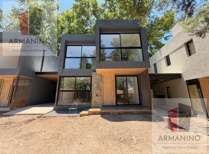 Casa · 115m² · 5 Ambientes · 1 Cochera