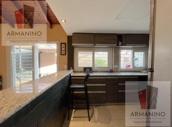 Casa · 180m² · 8 Ambientes · 2 Cocheras