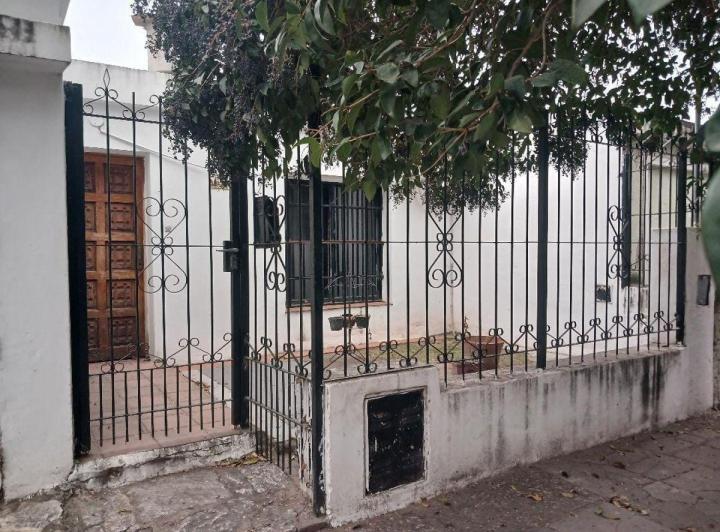 Casa · 94m² · 6 Ambientes · 1 Cochera